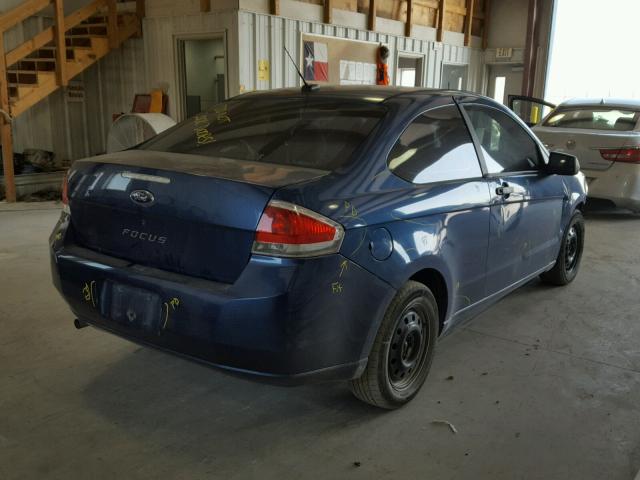 1FAHP32N28W135066 - 2008 FORD FOCUS S/SE BLUE photo 4