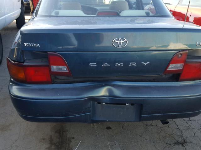 JT2BG12KXT0405885 - 1996 TOYOTA CAMRY DX GREEN photo 9