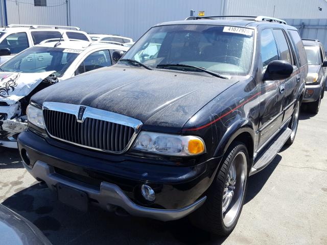 5LMFU28R61LJ27325 - 2001 LINCOLN NAVIGATOR BLACK photo 2