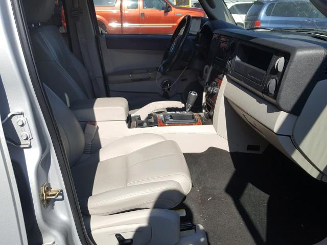 1J8HG58296C283144 - 2006 JEEP COMMANDER ნაცრისფერი ფოტო 5