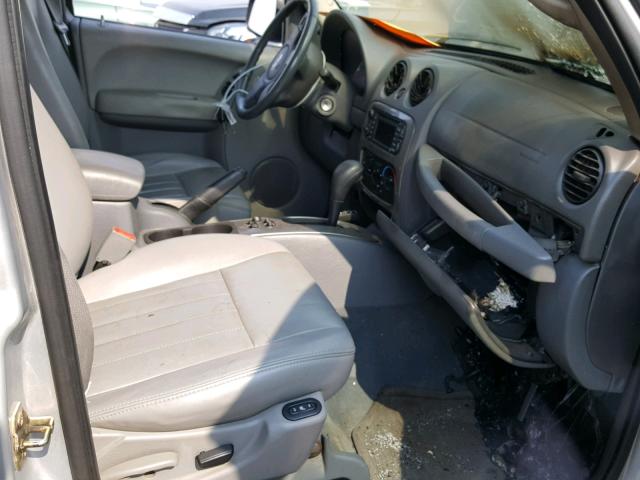1J8GL38K45W520728 - 2005 JEEP LIBERTY RE SILVER photo 5
