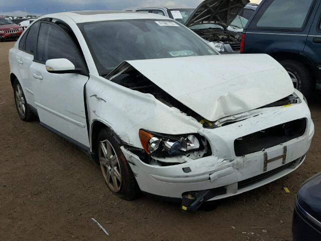 YV1MS682842017976 - 2004 VOLVO S40 T5 WHITE photo 1