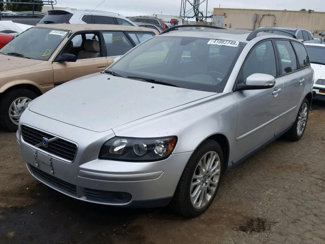 YV1MW682772293235 - 2007 VOLVO V50 T5 SILVER photo 2