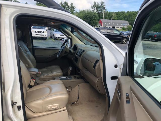 1N6AD07W66C465048 - 2006 NISSAN FRONTIER C WHITE photo 5