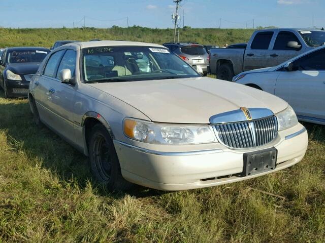 1LNHM83W0XY716345 - 1999 LINCOLN TOWN CAR C CREAM photo 1