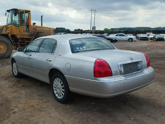 1LNHM81W84Y687854 - 2004 LINCOLN TOWN CAR E SILVER photo 3