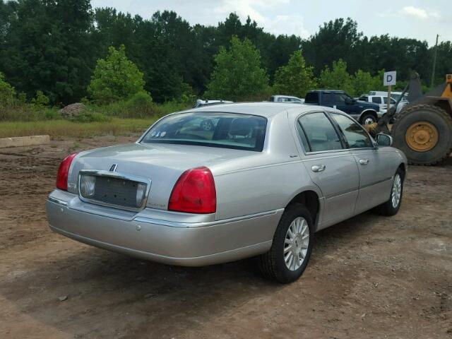 1LNHM81W84Y687854 - 2004 LINCOLN TOWN CAR E SILVER photo 4