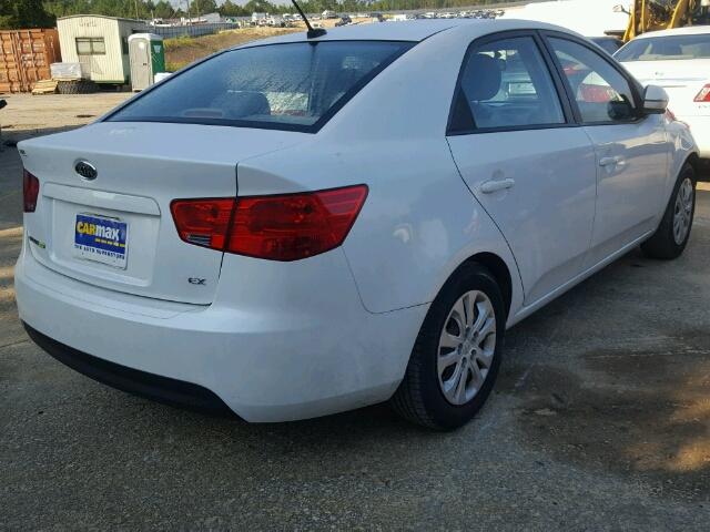 KNAFU4A2XD5737394 - 2013 KIA FORTE WHITE photo 4