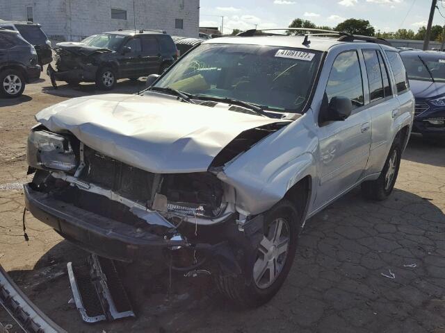 1GNDT13S972266084 - 2007 CHEVROLET TRAILBLAZE SILVER photo 2