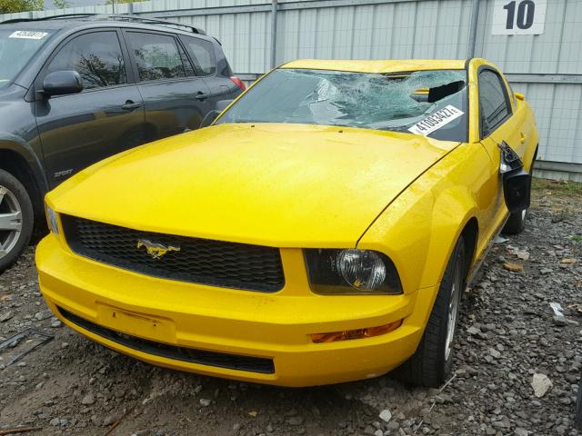 1ZVFT80N055148510 - 2005 FORD MUSTANG YELLOW photo 2