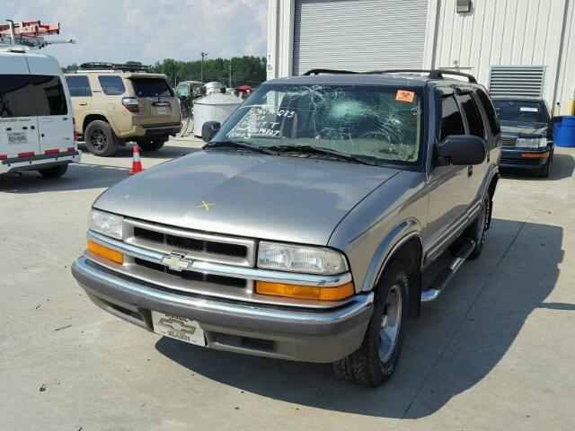 1GNCS13W3Y2101103 - 2000 CHEVROLET BLAZER BEIGE photo 2