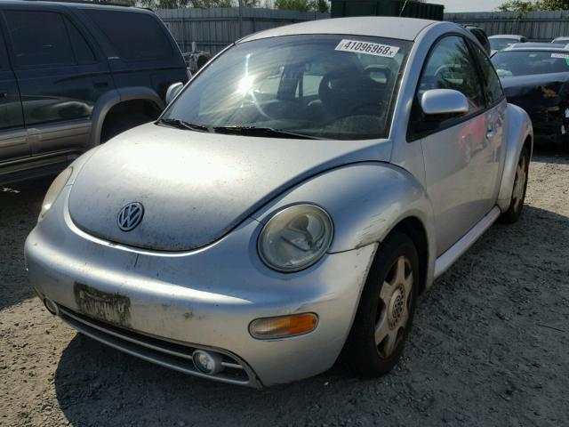 3VWBB61CXWM042287 - 1998 VOLKSWAGEN NEW BEETLE Gümüş foto 2