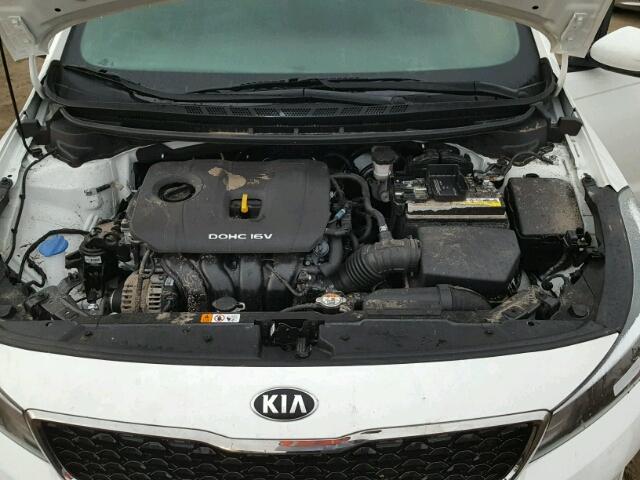 3KPFK4A73HE113600 - 2017 KIA FORTE WHITE photo 7