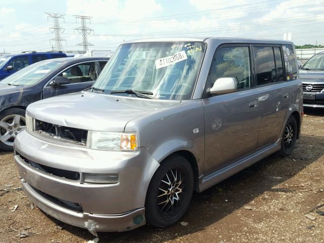 JTLKT324664076135 - 2006 TOYOTA SCION XB Grau Foto 2