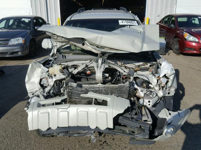 1FMCU94108KA94899 - 2008 FORD ESCAPE LIM WHITE photo 9