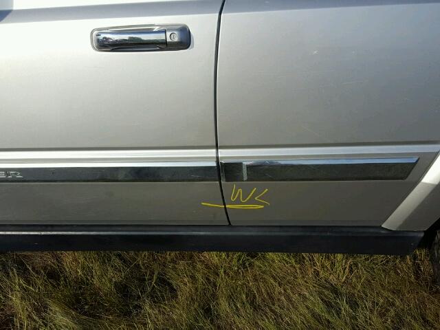 1J8HG68208C209961 - 2008 JEEP COMMANDER SILVER photo 9