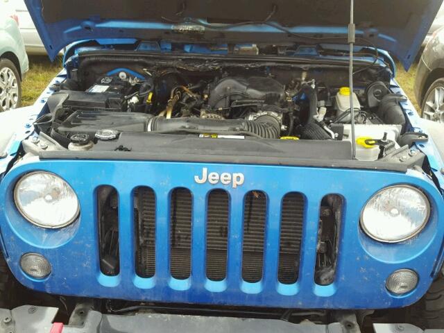 1C4HJWFG2FL725856 - 2015 JEEP WRANGLER U BLUE photo 7