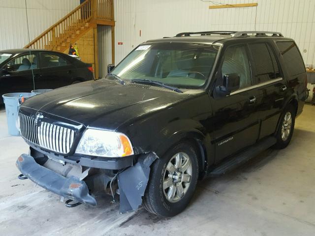 5LMFU28525LJ13585 - 2005 LINCOLN NAVIGATOR შავი ფოტო 2