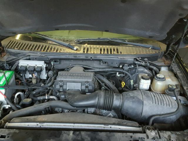 5LMFU28525LJ13585 - 2005 LINCOLN NAVIGATOR შავი ფოტო 7