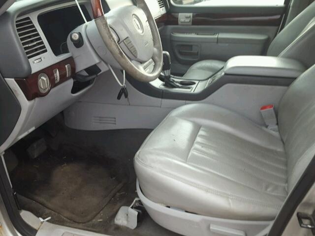 5LMEU88H25ZJ21823 - 2005 LINCOLN AVIATOR 银色 照片 5