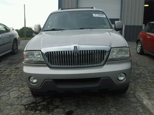 5LMEU88H25ZJ21823 - 2005 LINCOLN AVIATOR 银色 照片 9