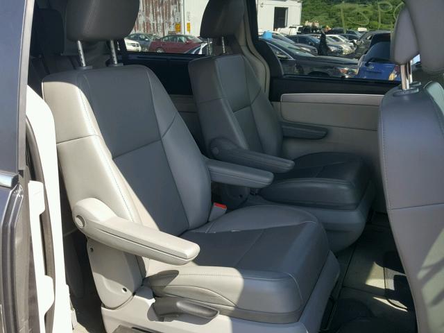 2C4RVABG0CR276729 - 2012 VOLKSWAGEN ROUTAN SE GRAY photo 6