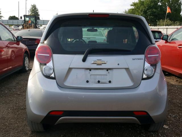 KL8CD6S90FC726201 - 2015 CHEVROLET SPARK 1LT SILVER photo 9