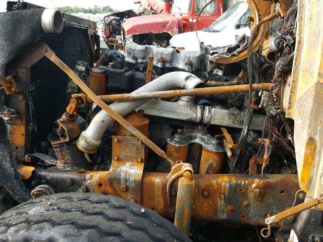 1M2P324C1YM049973 - 2000 MACK 600 RD600 RED photo 7