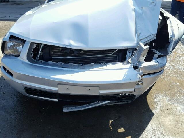 1ZVHT84NX85128403 - 2008 FORD MUSTANG SILVER photo 10