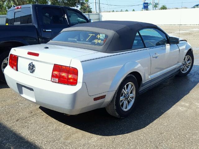 1ZVHT84NX85128403 - 2008 FORD MUSTANG SILVER photo 4