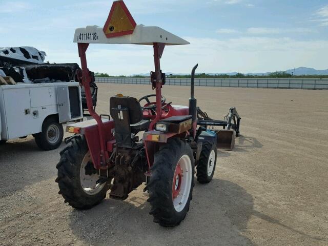 20228186 - 2004 CHALET TRACTOR RED photo 4