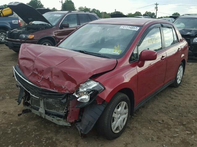 3N1BC1AP3BL372121 - 2011 NISSAN VERSA RED photo 2