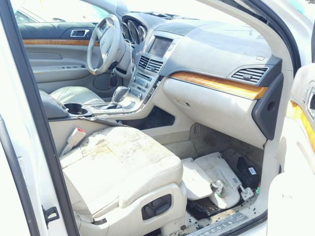 2LMHJ5AR5ABJ03330 - 2010 LINCOLN MKT WHITE photo 5