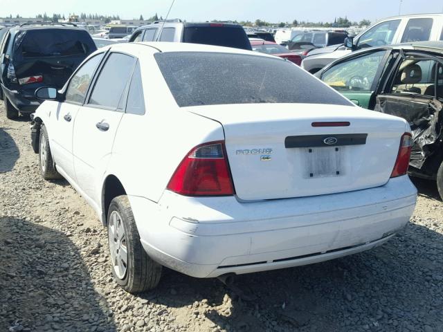 1FAHP34N37W203418 - 2007 FORD FOCUS ZX4 WHITE photo 3