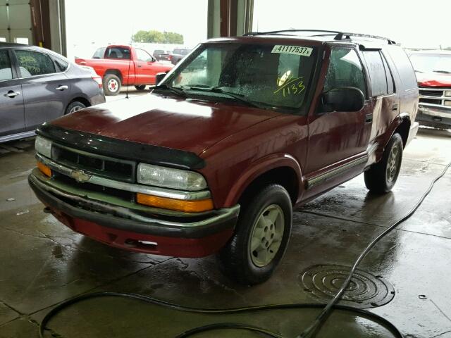 1GNDT13W9YK191133 - 2000 CHEVROLET BLAZER MAROON photo 2