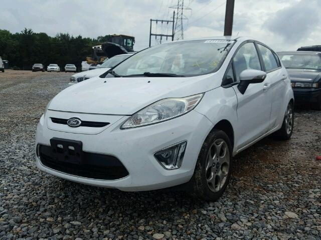 3FADP4FJXCM194886 - 2012 FORD FIESTA SES WHITE photo 2
