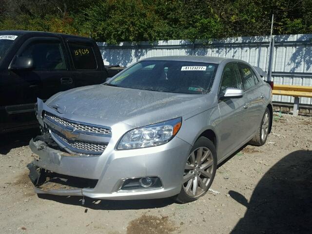 1G11H5SA8DU140613 - 2013 CHEVROLET MALIBU LTZ 银色 照片 2