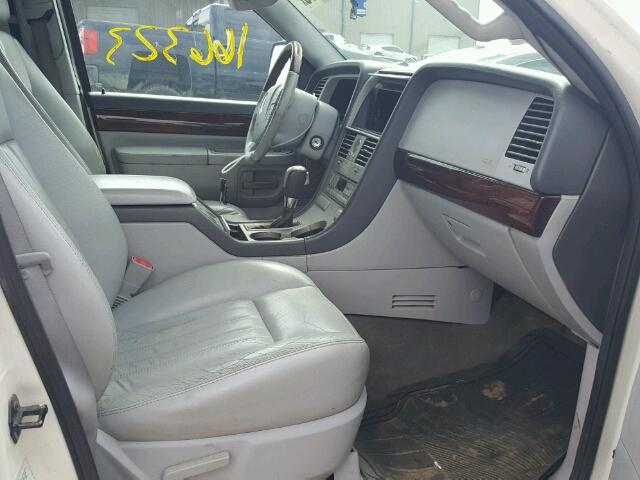 5LMEU68H65ZJ17200 - 2005 LINCOLN AVIATOR 白色 照片 5