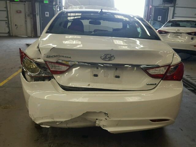 5NPEC4AC6CH392311 - 2012 HYUNDAI SONATA SE WHITE photo 9