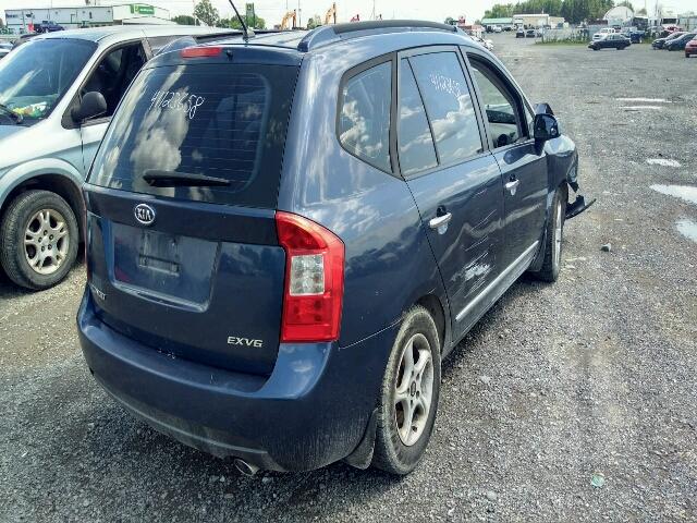 KNAFG526677070752 - 2007 KIA RONDO LX BLACK photo 4