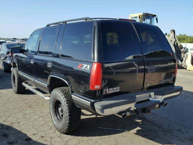 1GNEK13R0XJ356413 - 1999 CHEVROLET TAHOE BLACK photo 3