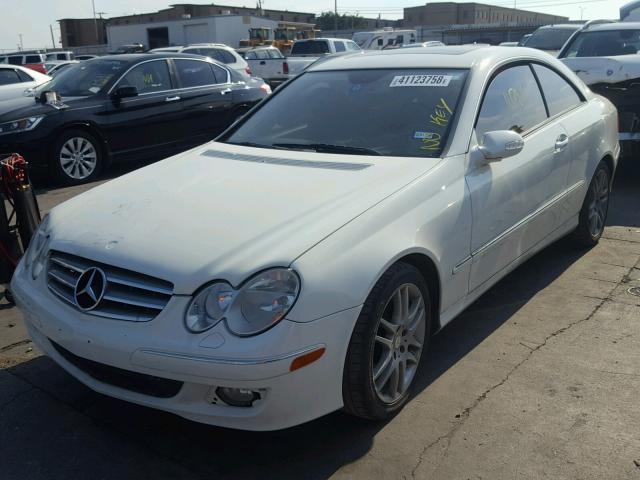 WDBTJ56H99F265626 - 2009 MERCEDES-BENZ CLK 350 WHITE photo 2