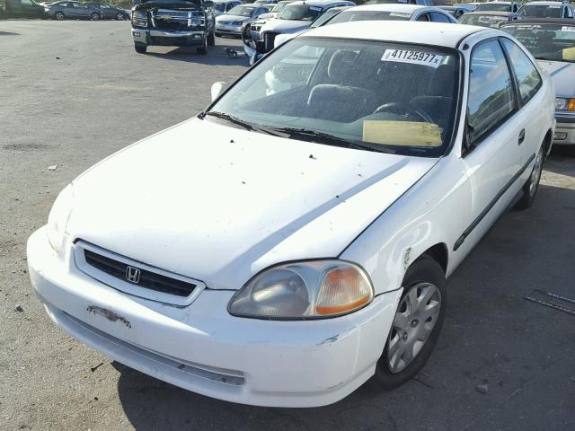 1HGEJ6223VL114893 - 1997 HONDA CIVIC DX WHITE photo 2