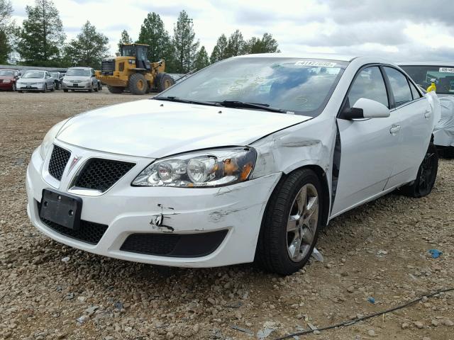 1G2ZA5E06A4127666 - 2010 PONTIAC G6 WHITE photo 2