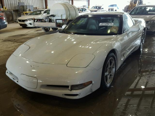 1G1YY22G3Y5111585 - 2000 CHEVROLET CORVETTE WHITE photo 2