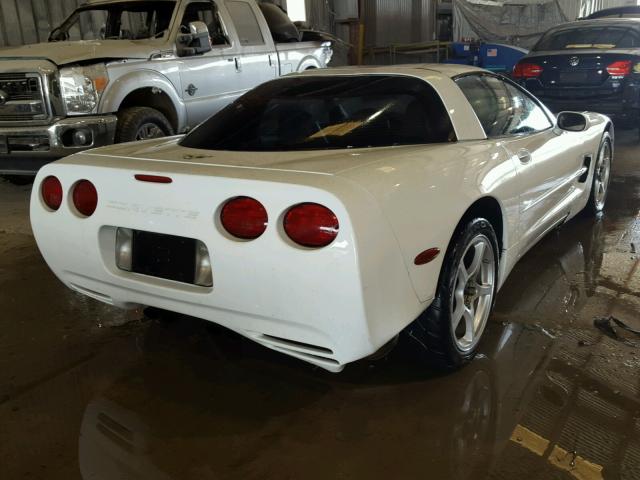 1G1YY22G3Y5111585 - 2000 CHEVROLET CORVETTE WHITE photo 4