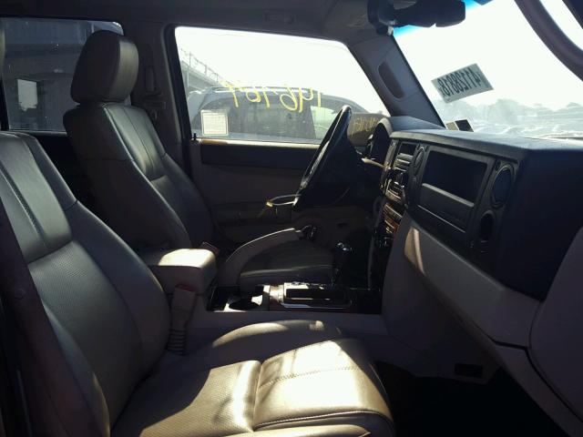 1J8HH58N26C144660 - 2006 JEEP COMMANDER GRAY photo 5