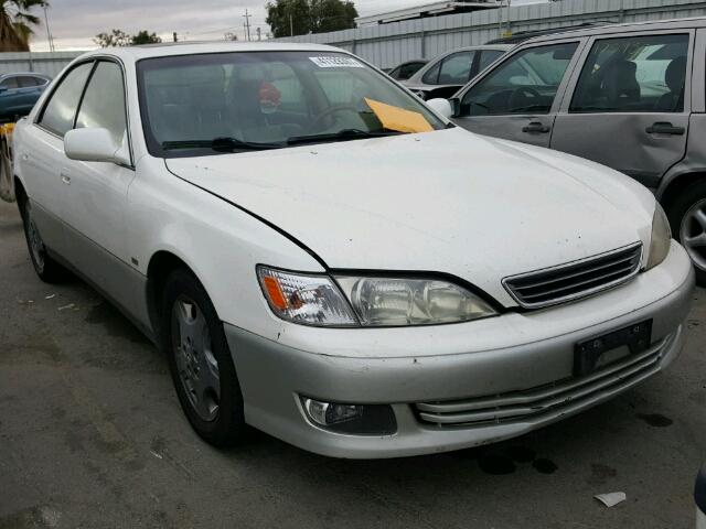 JT8BF28G010308290 - 2001 LEXUS ES 300 WHITE photo 1