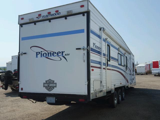 1EB7F313856008857 - 2005 FLET PIONEER WHITE photo 4