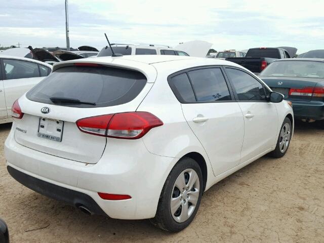 KNAFK5A87G5643574 - 2016 KIA FORTE WHITE photo 4